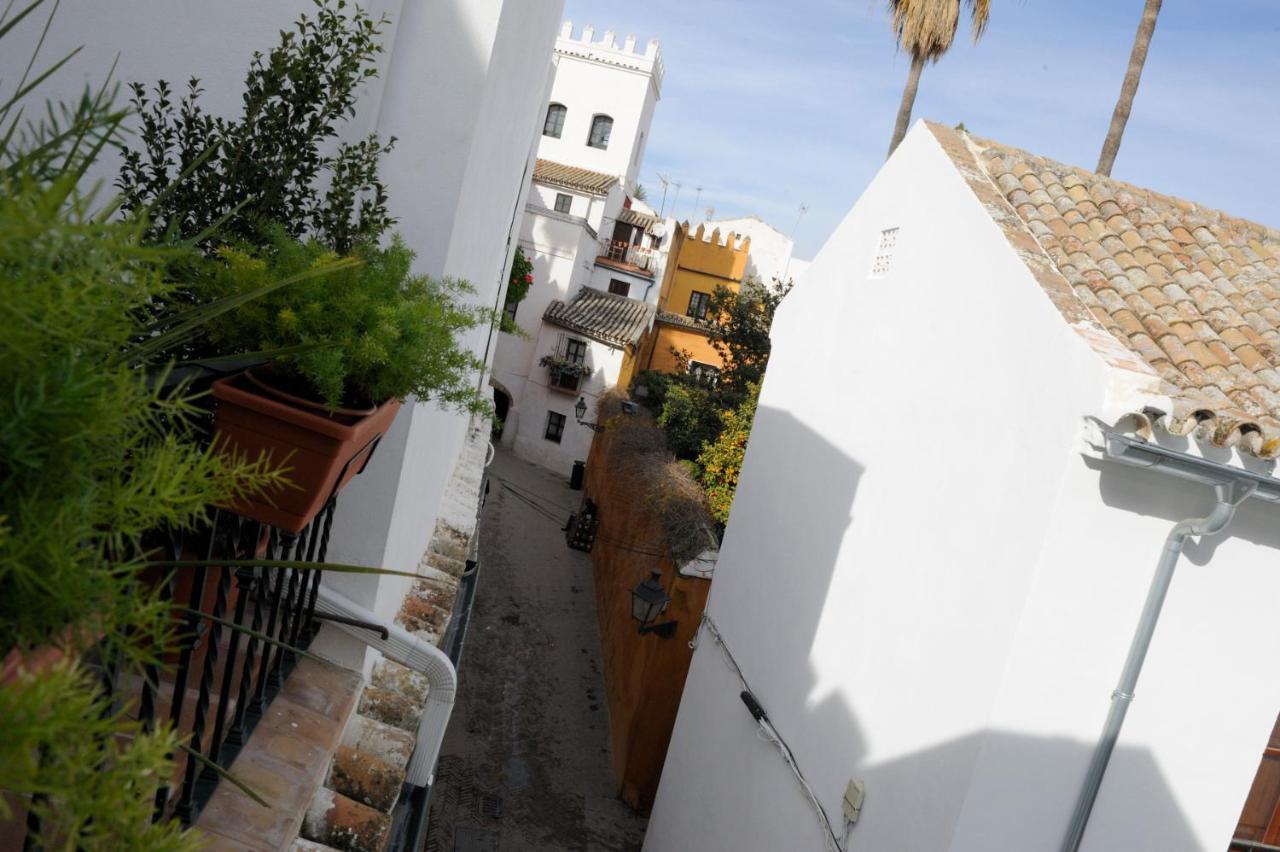 The Wall Of The Alcazar Palace Seville Exterior photo